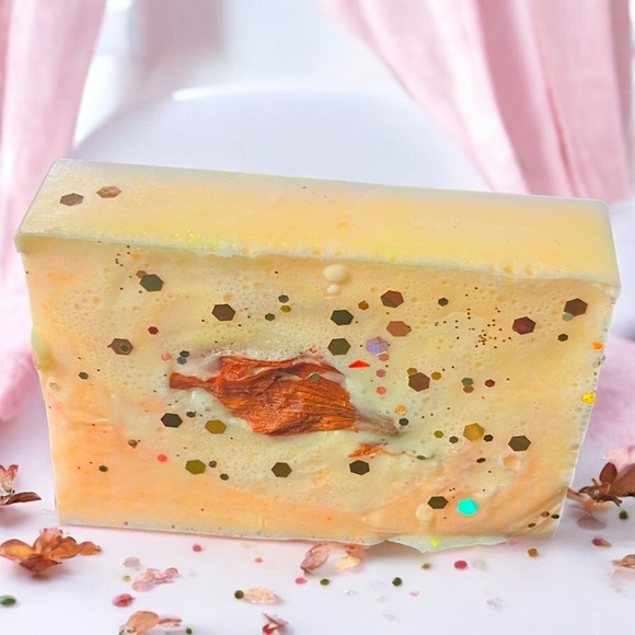 Sweet lily REAL floral HANDMADE soap goat milk & coconut oil 2x3 inch 4oz - Picture 2 of 3